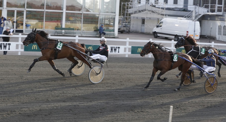 valnes mellow mål färjestad.jpg