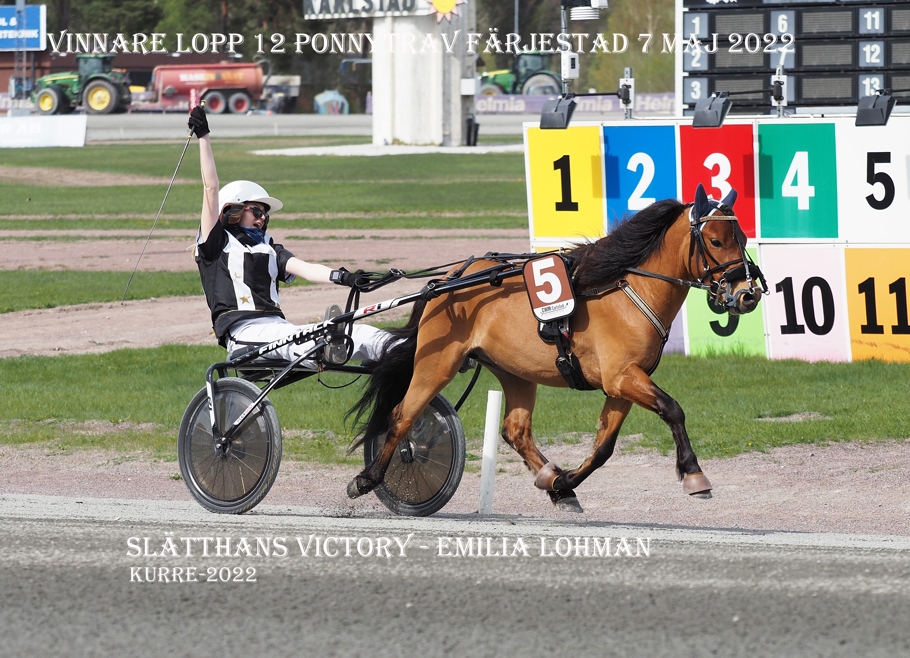 Vinnare av lopp 12 Slätthans Victory o Emilia Lohman kopiera.jpg